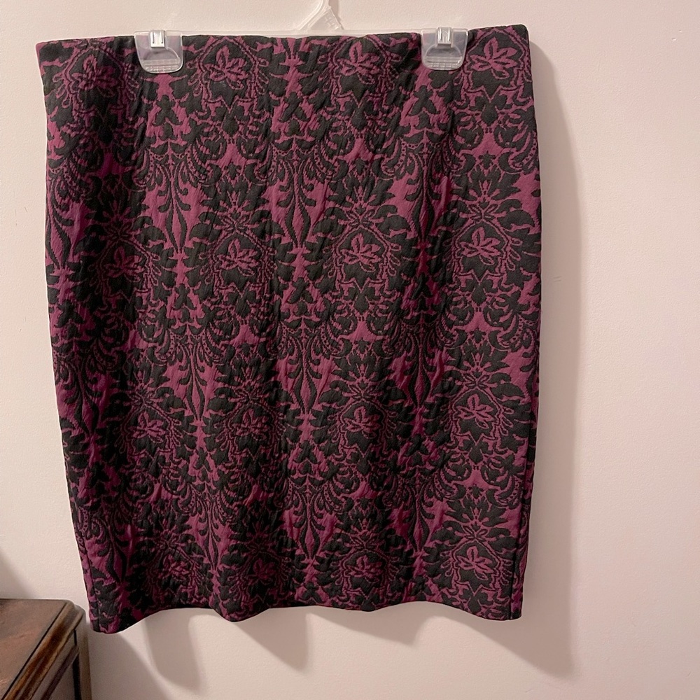 XL Roz & Ali midi skirt black with pink paisley pattern